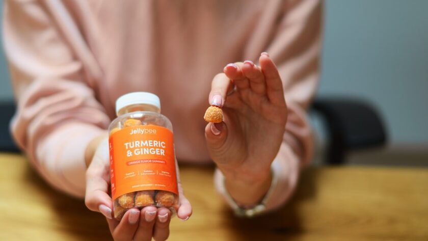 découvrez les bienfaits du curcuma, une épice aux propriétés antioxydantes et anti-inflammatoires. apprenez comment intégrer cette racine dorée dans votre alimentation pour améliorer votre santé et votre bien-être.