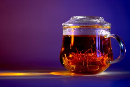 découvrez l'univers apaisant du thé herbal, une infusion naturelle riche en saveurs et bienfaits. profitez des vertus relaxantes et revigorantes des plantes aromatiques, idéales pour votre bien-être au quotidien.