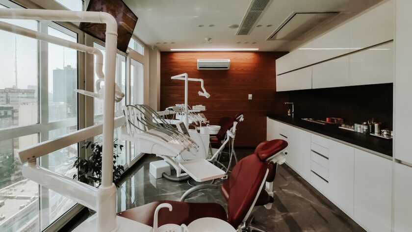 découvrez les causes et les remèdes naturels pour soulager les douleurs dentaires. apprenez à identifier les symptômes d'une rage de dents et consultez nos conseils pour prévenir les problèmes bucco-dentaires.