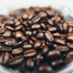 découvrez les fèves de tonka, des graines parfumées aux notes sucrées et épicées, idéales pour rehausser vos plats sucrés et salés. explorez leur utilisation en pâtisserie, en cuisine et en parfumerie.