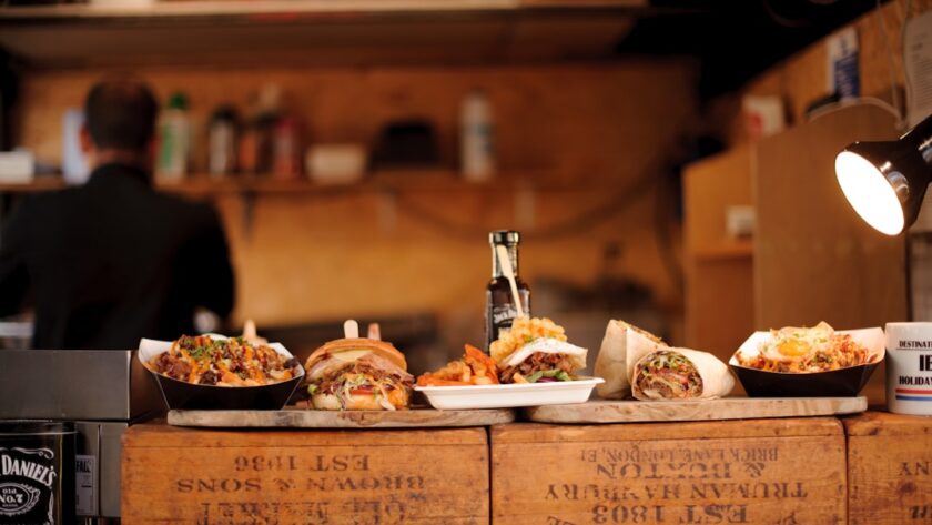 découvrez nos délicieux burritos faits maison, garnis d'ingrédients frais et savoureux. parfaits pour un repas rapide ou une soirée conviviale, ces incontournables de la cuisine mexicaine raviront vos papilles. commandez maintenant et laissez-vous tenter par un voyage gustatif inoubliable !