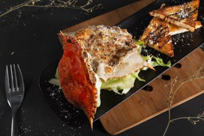 découvrez la recette authentique du gratin dauphinois, un plat savoureux et réconfortant à base de pommes de terre, crème et fromage, idéal pour accompagner vos repas en famille ou entre amis. savourez la douceur de ce classique de la cuisine française, facile à préparer et parfait pour toutes les occasions.