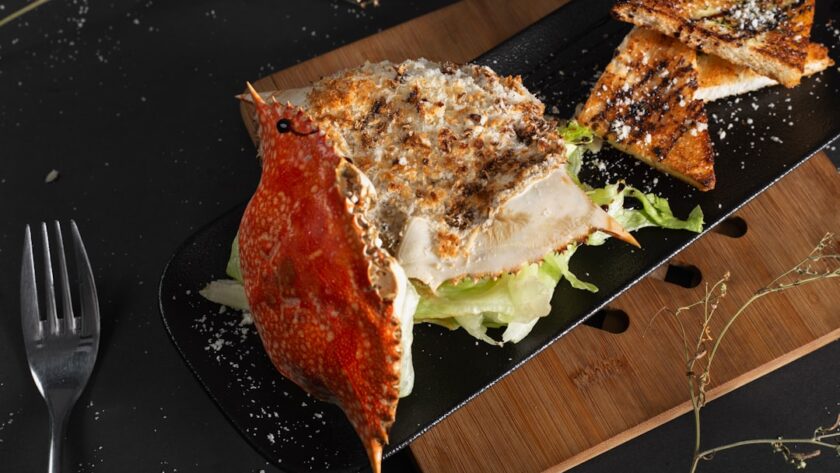 découvrez la recette authentique du gratin dauphinois, un plat savoureux et réconfortant à base de pommes de terre, crème et fromage, idéal pour accompagner vos repas en famille ou entre amis. savourez la douceur de ce classique de la cuisine française, facile à préparer et parfait pour toutes les occasions.