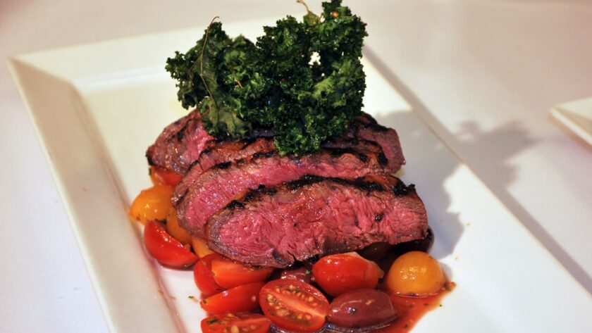 découvrez comment préparer un steak parfait avec nos astuces et recettes. que vous soyez novice ou chef cuisinier, apprenez à choisir la viande, maîtriser la cuisson et savourer un goût inoubliable.