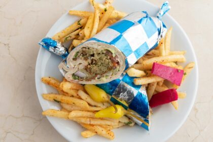 découvrez l'irrésistible saveur des falafels, ces délicieuses boulettes à base de pois chiches, idéales pour un repas sain et savoureux. parfaites en sandwich, en salade ou en apéritif, nos falafels apportent une touche méditerranéenne à votre table.