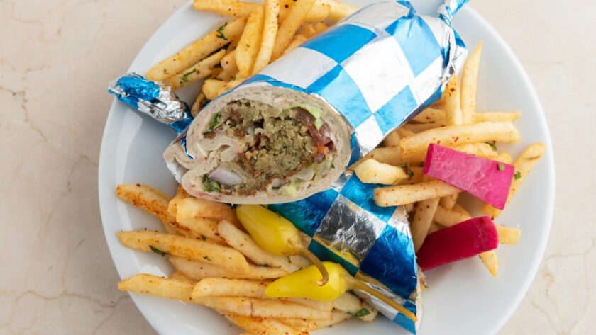découvrez l'irrésistible saveur des falafels, ces délicieuses boulettes à base de pois chiches, idéales pour un repas sain et savoureux. parfaites en sandwich, en salade ou en apéritif, nos falafels apportent une touche méditerranéenne à votre table.