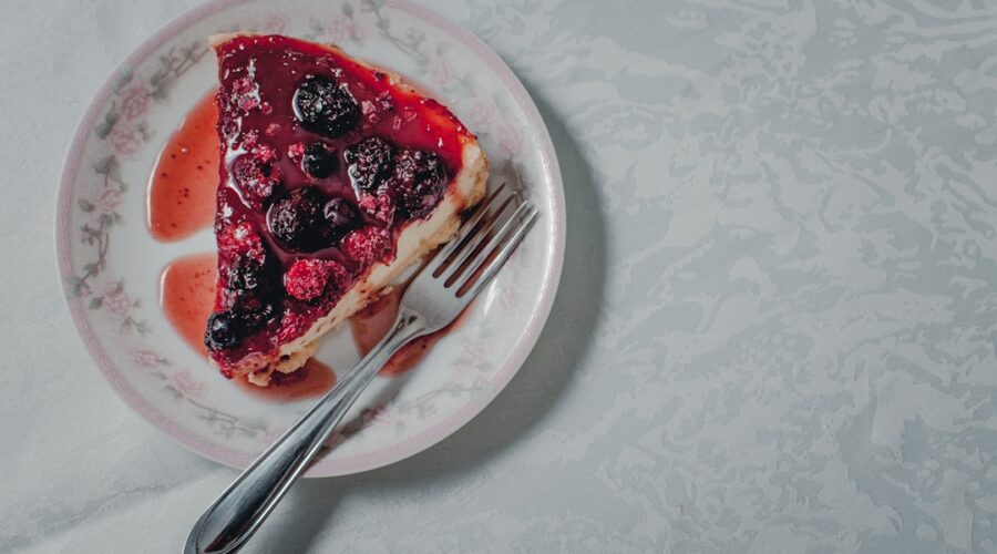 découvrez notre délicieuse tarte aux fraises, un dessert sucré et raffiné alliant une pâte croustillante, une crème onctueuse et des fraises fraîches juteuses. parfaite pour les amateurs de fruits, cette recette saura ravir vos papilles !