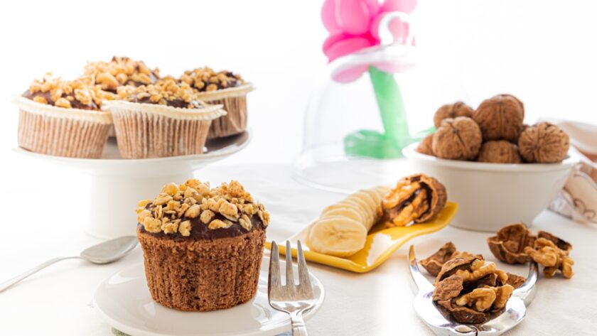 découvrez la délicieuse crème brûlée, un dessert emblématique aux saveurs riches et crémeuses, couronné d'une fine couche de caramel croustillant. apprenez à préparer cette douceur classique qui émerveillera vos convives à chaque occasion.