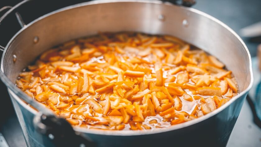 découvrez le délice des confitures faites maison ! apprenez à préparer des recettes savoureuses et naturelles avec des fruits frais, sans additifs ni conservateurs. idéal pour égayer vos petits déjeuners et vos tartines.