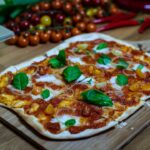 découvrez la délicieuse tarte tatin, une spécialité française incontournable, mêlant pommes caramelisées et pâte dorée pour un dessert irrésistible. parfaite pour toutes les occasions, elle ravira vos papilles et celles de vos invités.