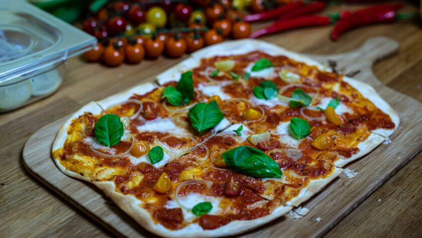 découvrez la délicieuse tarte tatin, une spécialité française incontournable, mêlant pommes caramelisées et pâte dorée pour un dessert irrésistible. parfaite pour toutes les occasions, elle ravira vos papilles et celles de vos invités.
