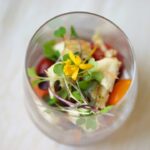 découvrez notre délicieuse recette de salade niçoise, un plat méditerranéen fraîcheur aux saveurs authentiques. apprenez à combiner légumes croquants, thon savoureux et œufs durs pour une salade parfaite à déguster en toute saison.
