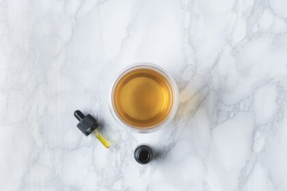 découvrez les bienfaits des huiles essentielles pour votre bien-être au quotidien. apprenez à les utiliser pour apaiser le stress, favoriser la détente, et améliorer votre santé naturelle.
