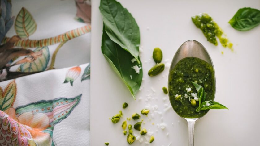 découvrez l'univers apaisant des tisanes aux herbes, riches en saveurs et en bienfaits pour la santé. détendez-vous avec notre sélection de mélanges naturels, parfaits pour recharger votre énergie ou favoriser la relaxation. explorez les vertus des plantes médicinales à travers nos infusions aromatiques.