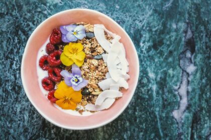découvrez tout sur les superfoods : ces aliments exceptionnels riches en nutriments qui boostent votre santé et votre bien-être. apprenez à les intégrer dans votre alimentation quotidienne pour maximiser vos bienfaits nutritionnels.