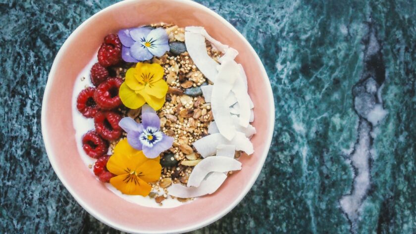 découvrez tout sur les superfoods : ces aliments exceptionnels riches en nutriments qui boostent votre santé et votre bien-être. apprenez à les intégrer dans votre alimentation quotidienne pour maximiser vos bienfaits nutritionnels.