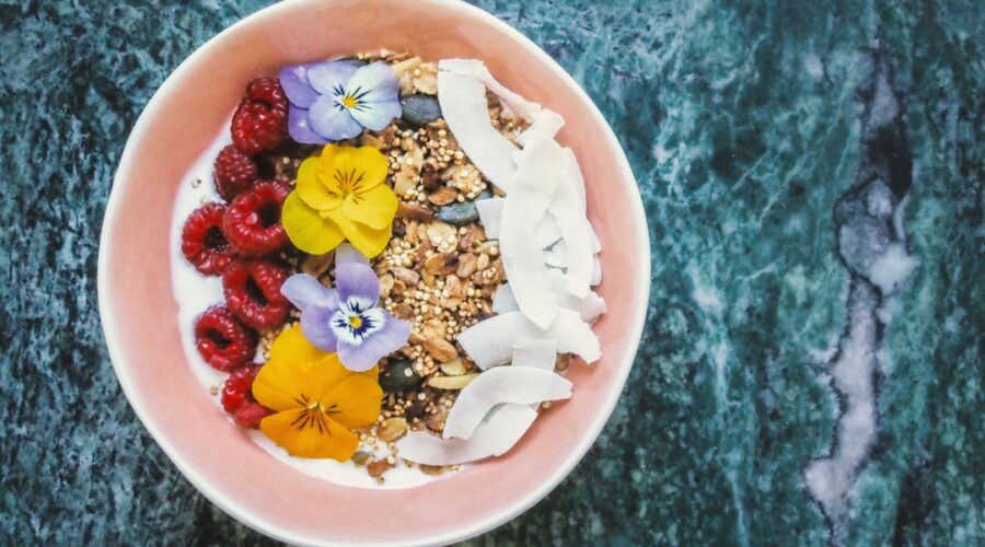 découvrez tout sur les superfoods : ces aliments exceptionnels riches en nutriments qui boostent votre santé et votre bien-être. apprenez à les intégrer dans votre alimentation quotidienne pour maximiser vos bienfaits nutritionnels.