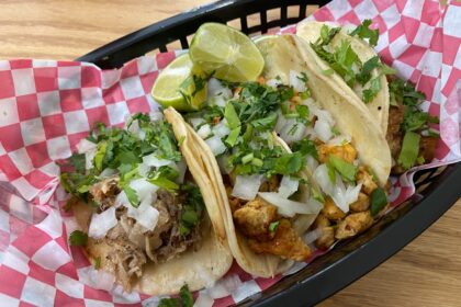 découvrez la recette authentique des carnitas, ces délicieuses viandes de porc mijotées à la perfection. apprenez à les préparer avec des épices savoureuses pour un plat traditionnel mexicain rich en goût, idéal pour vos tacos ou burritos.