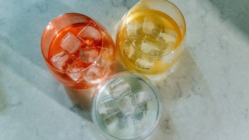 découvrez notre vaste sélection de boissons, des rafraîchissements pétillants aux succulentes infusions, parfaits pour tous les moments de la journée. explorez des options allant des jus naturels, thés, cafés aux cocktails uniques qui sauront ravir vos papilles.