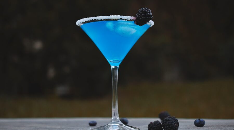 découvrez l'art des cocktails avec des recettes savoureuses et des conseils pour impressionner vos invités. apprenez à mélanger, shaker et décorer vos boissons préférées pour toutes les occasions.