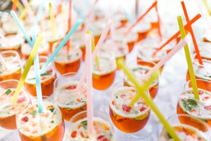 découvrez un savoureux mélange de fruits frais avec notre délicieux fruit cocktail. parfait pour une collation saine, un dessert rafraîchissant ou un événement spécial, ce mélange coloré saura éveiller vos sens et apporter une touche de fraîcheur à vos repas.