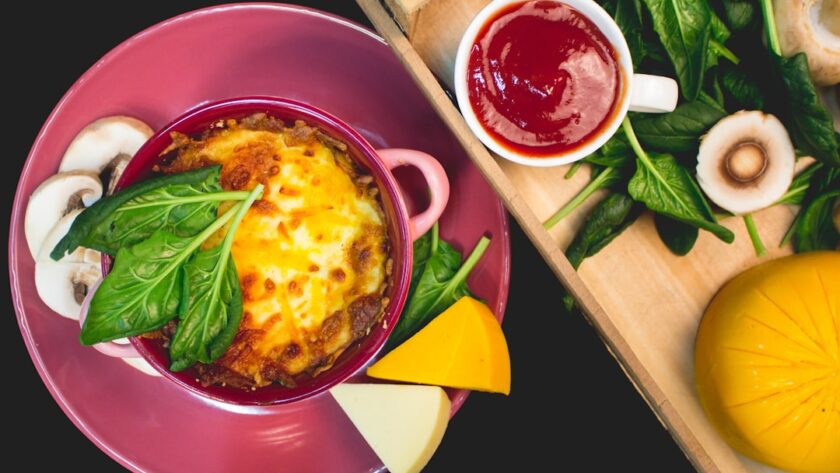 découvrez notre délicieuse recette de lasagne, un plat réconfortant qui allie pâtes, viande savoureuse, tomates juteuses et fromage fondant. parfait pour un repas en famille ou entre amis, cette lasagne fera le bonheur de tous les gourmands. suivez notre guide étape par étape pour réussir ce classique de la cuisine italienne.