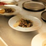 découvrez nos recettes de marinades savoureuses pour sublimer vos plats. apprenez à créer des mélanges d'épices et d'aromates pour mariner viandes, poissons et légumes, ajoutant une touche gourmande et originale à vos repas.