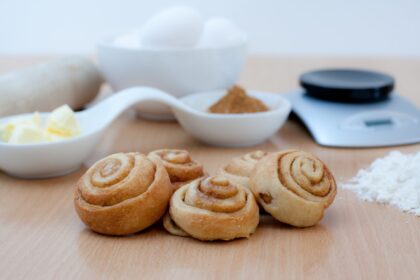 découvrez l'art de la pâte à choux avec nos recettes simples et délicieuses. apprenez à préparer des choux légers et aérés, idéaux pour vos plats sucrés et salés. parfait pour impressionner vos invités lors de vos prochaines occasions spéciales.