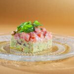 découvrez l'art du tartare, un plat délicat et savoureux à base de viande ou de poisson cru, assaisonné avec soin pour révéler toute sa fraîcheur et ses arômes. idéal pour les amateurs de cuisine raffinée, le tartare se décline en de nombreuses recettes et saura ravir vos papilles!