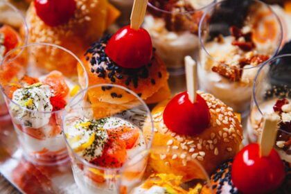 découvrez des recettes créatives et délicieuses de verrines pour sublimer vos apéritifs et desserts. faciles à réaliser, ces petites portions élégantes surprendront vos invités par leurs saveurs et leur présentation.