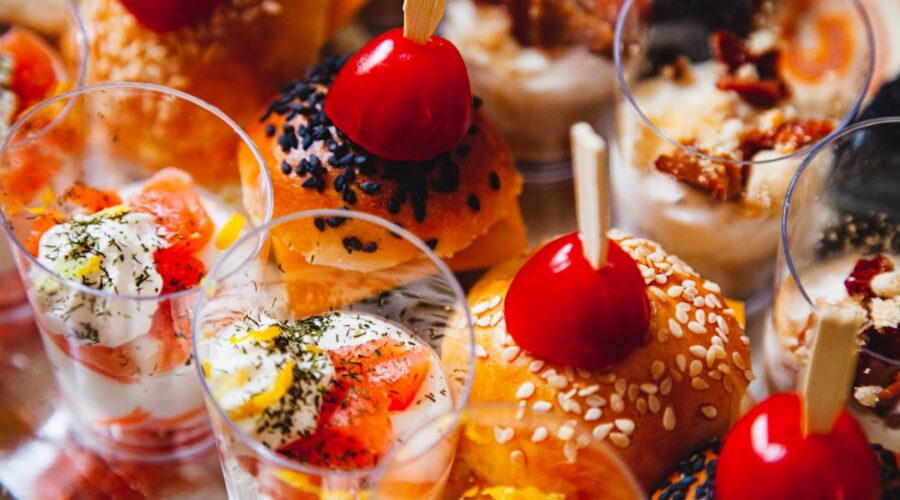 découvrez des recettes créatives et délicieuses de verrines pour sublimer vos apéritifs et desserts. faciles à réaliser, ces petites portions élégantes surprendront vos invités par leurs saveurs et leur présentation.