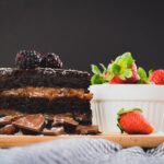 découvrez notre délicieuse recette de gâteau au chocolat, un dessert moelleux et savoureux qui ravira vos papilles. parfait pour toutes les occasions, ce gâteau au chocolat est facile à préparer et fera sensation auprès de vos invités.