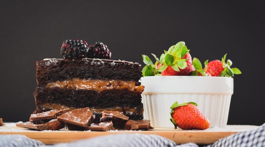 découvrez notre délicieuse recette de gâteau au chocolat, un dessert moelleux et savoureux qui ravira vos papilles. parfait pour toutes les occasions, ce gâteau au chocolat est facile à préparer et fera sensation auprès de vos invités.