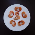 découvrez notre recette de crevettes épicées, savoureuse et facile à préparer. idéale pour un dîner en famille ou entre amis, cette recette allie une délicieuse marinade et des épices qui relèvent le goût de vos crevettes, pour une expérience culinaire inoubliable.