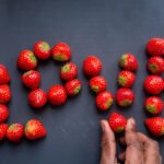 savourez notre délicieuse salade de fruits, un mélange frais et coloré de fruits de saison, parfaite pour une collation saine ou un dessert léger. idéale pour les chaudes journées d'été, cette salade est à la fois nutritive et rafraîchissante.