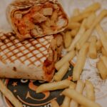 découvrez la délicieuse variété des tacos, un plat emblématique de la cuisine mexicaine. savourez des tortillas garnies de viandes savoureuses, légumes frais et sauces savoureuses. idéal pour un repas convivial et plein de saveurs!