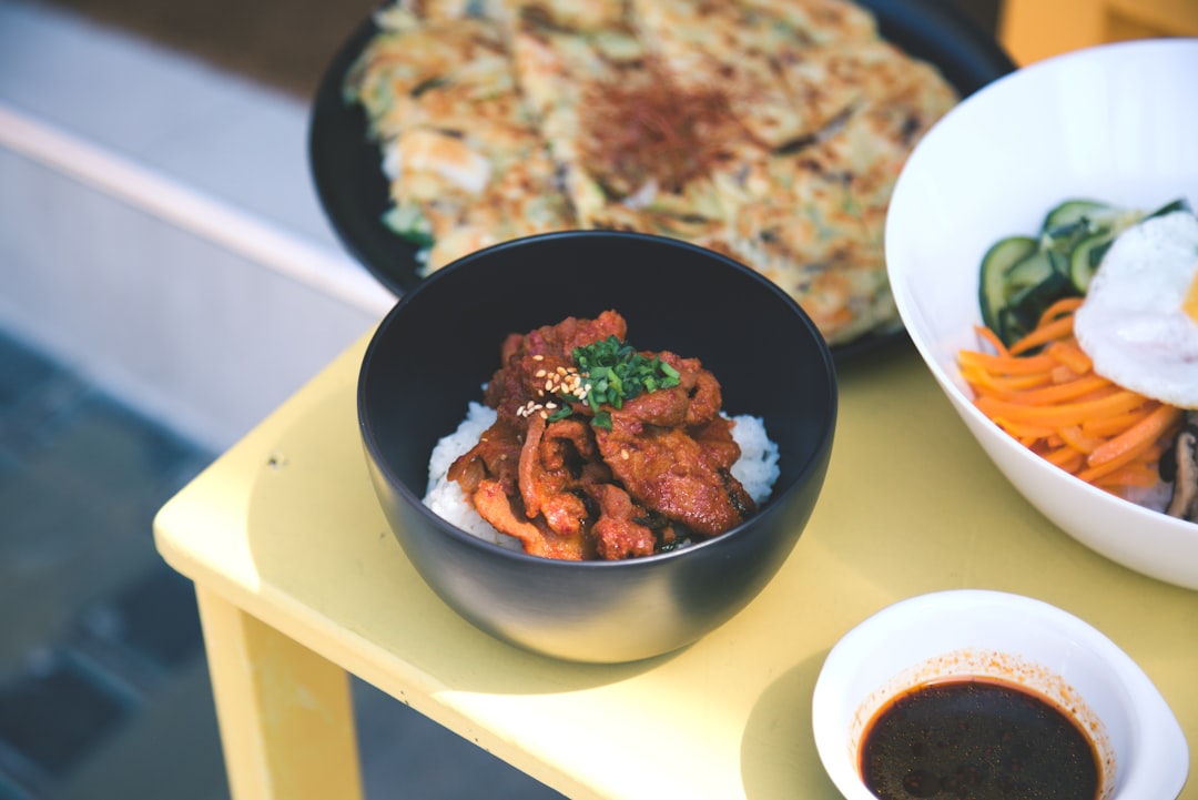 découvrez une collection savoureuse de recettes asiatiques qui éveilleront vos papilles. apprenez à préparer des plats traditionnels et contemporains, riches en saveurs et en couleurs, pour un voyage culinaire inoubliable en asie.