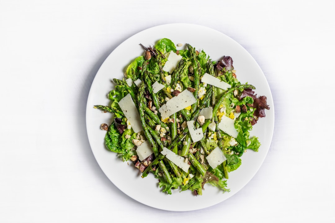 découvrez les bienfaits de l'asperge, ce légume délicat et aux multiples vertus pour la santé. apprenez à le cuisiner de manière savoureuse et à l'incorporer dans vos plats pour une alimentation équilibrée.