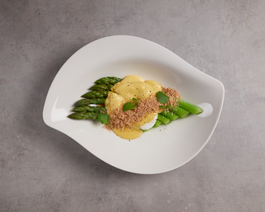 découvrez les bienfaits de l'asperge, un légume riche en nutriments et parfait pour vos plats gourmands. apprenez des recettes succulentes et des conseils pour savourer ce délice printanier.