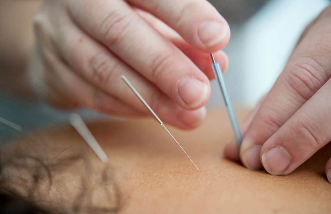 découvrez des solutions efficaces pour soulager vos douleurs dorsales. apprenez des techniques, des exercices et des conseils pour améliorer votre bien-être et retrouver une posture confortable.
