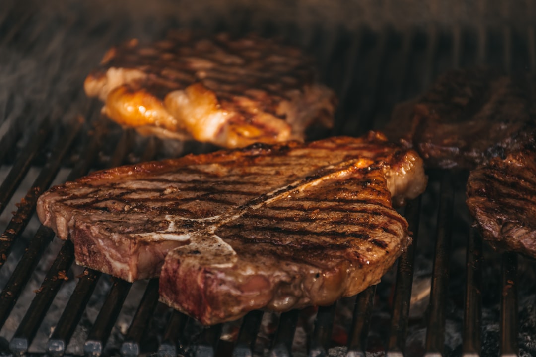 découvrez l'art du barbecue avec nos conseils, recettes savoureuses et astuces pour réussir vos grillades tout en partageant des moments conviviaux en famille ou entre amis. transformez vos repas d'été en expériences inoubliables !