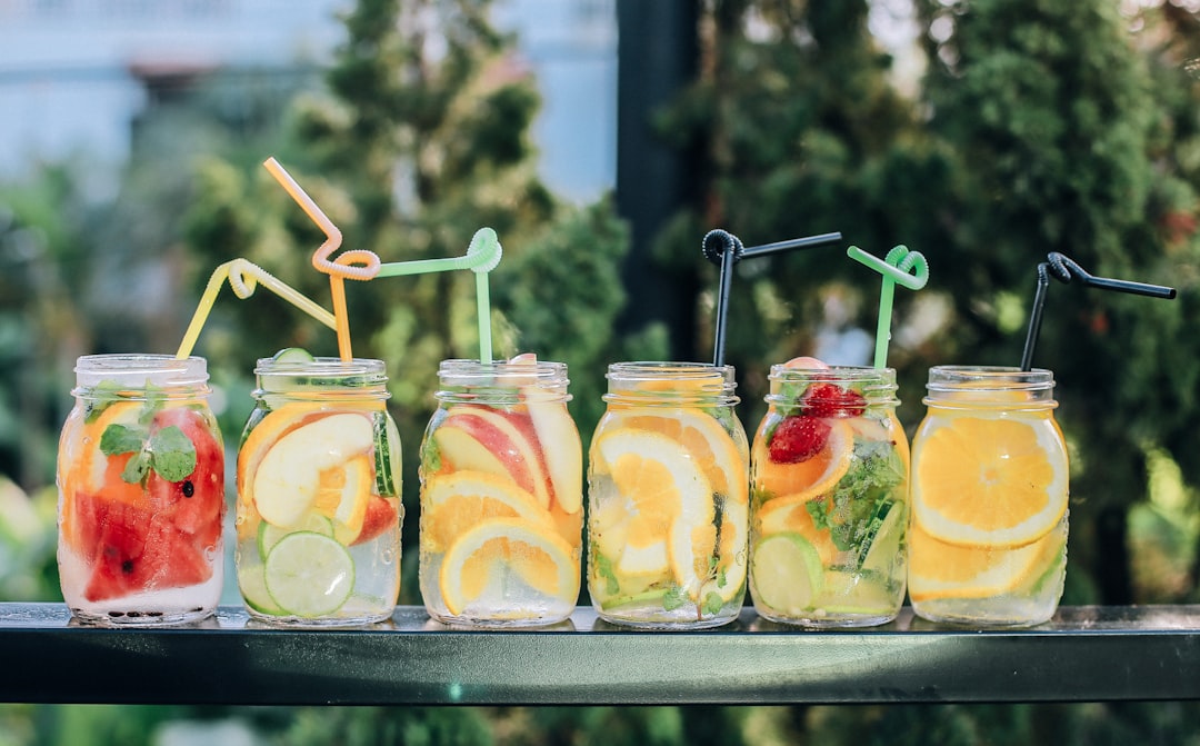 découvrez notre sélection de boissons rafraîchissantes, allant des sodas pétillants aux jus naturels, en passant par des thés et cafés savoureux. parfaites pour chaque occasion, nos boissons sauront satisfaire toutes vos envies.