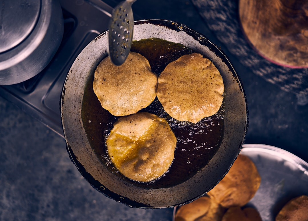 découvrez des recettes délicieuses et économiques avec notre guide de budget cooking. apprenez à préparer des plats savoureux sans vous ruiner tout en maîtrisant l'art de la cuisine abordable.