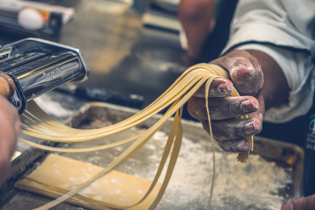 découvrez des recettes économiques et délicieuses avec notre guide 'budget cooking'. apprenez à préparer des plats savoureux sans vous ruiner, tout en utilisant des ingrédients simples et accessibles. idéal pour ceux qui souhaitent manger sainement tout en respectant leur budget !