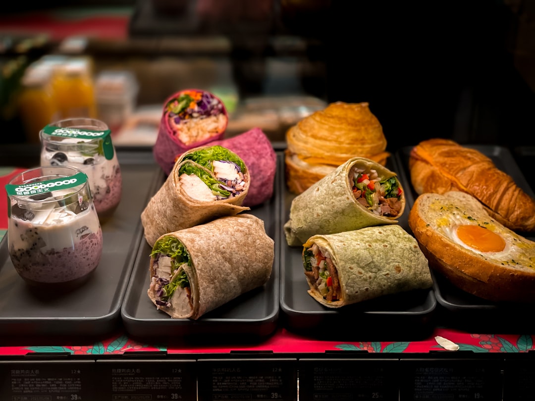 découvrez nos savoureux burritos, de délicieuses galettes garnies d'ingrédients frais et authentiques. idéals pour un repas rapide ou une soirée entre amis, nos burritos sont préparés avec soin pour une explosion de saveurs. goûtez à l'expérience culinaire mexicaine dès aujourd'hui!