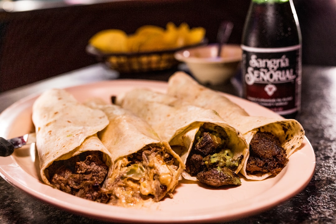 découvrez nos délicieux burritos, préparés avec des ingrédients frais et savoureux. parfaits pour un repas rapide ou un dîner convivial, nos burritos offrent une explosion de saveurs dans chaque bouchée. explorez notre menu varié et personnalisez votre burrito selon vos envies !
