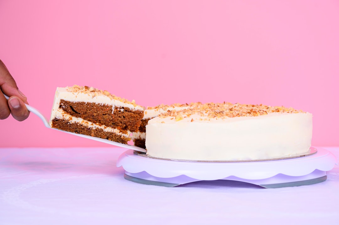 découvrez des recettes de cake irrésistibles, alliant saveurs et textures pour ravir vos papilles. que vous soyez amateur de fruits, de chocolat ou de réalisations salées, trouvez l'inspiration pour vos desserts et vos encas gourmands.