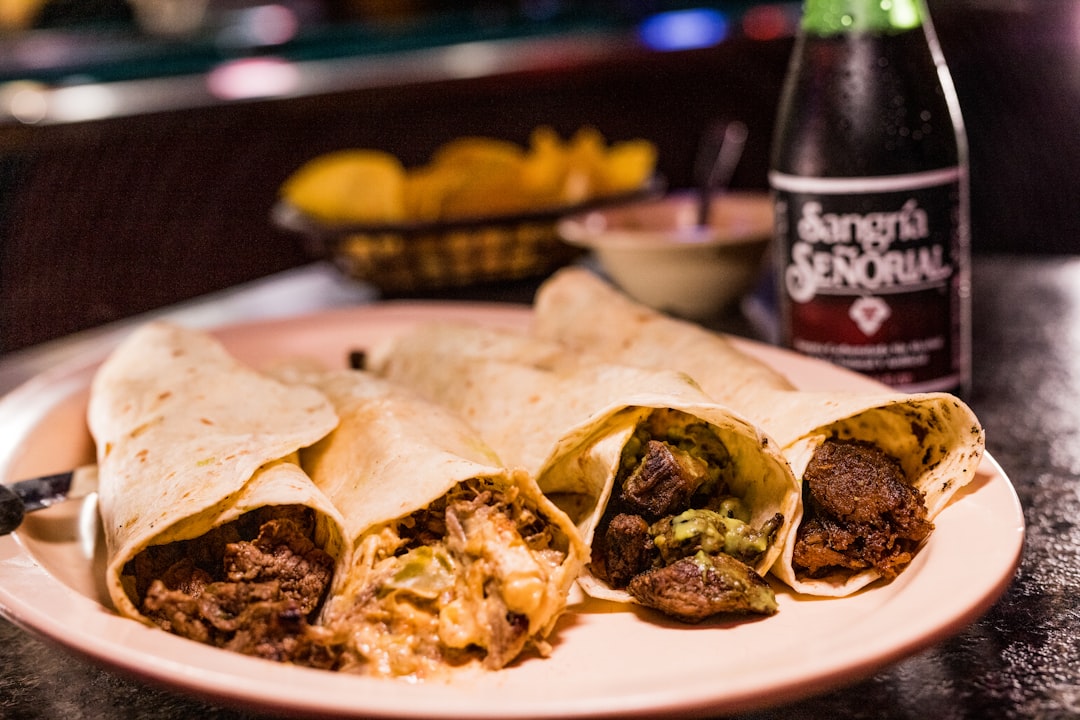 découvrez les savoureuses carnitas, un plat traditionnel mexicain à base de porc tendre, mijoté avec des épices aromatiques. parfait pour vos tacos ou burritos, ce délice facile à préparer ravira vos papilles et apportera une touche authentique à vos repas.