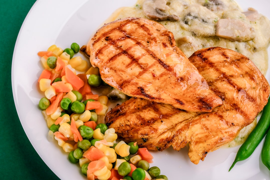 découvrez notre délicieuse recette de poulet, facile à préparer et parfaite pour tous les repas de la semaine. savourez des saveurs riches et des ingrédients frais qui raviront vos proches et transformeront votre dßner en un moment exceptionnel.