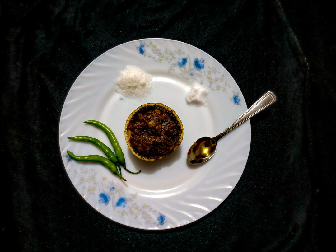 découvrez le chutney, une délicieuse confiture épicée d'origine indienne, parfaite pour rehausser vos plats favoris. explorez nos recettes variées et apprenez à préparer ce condiment savoureux qui accompagne viandes, fromages et légumes avec harmonie.